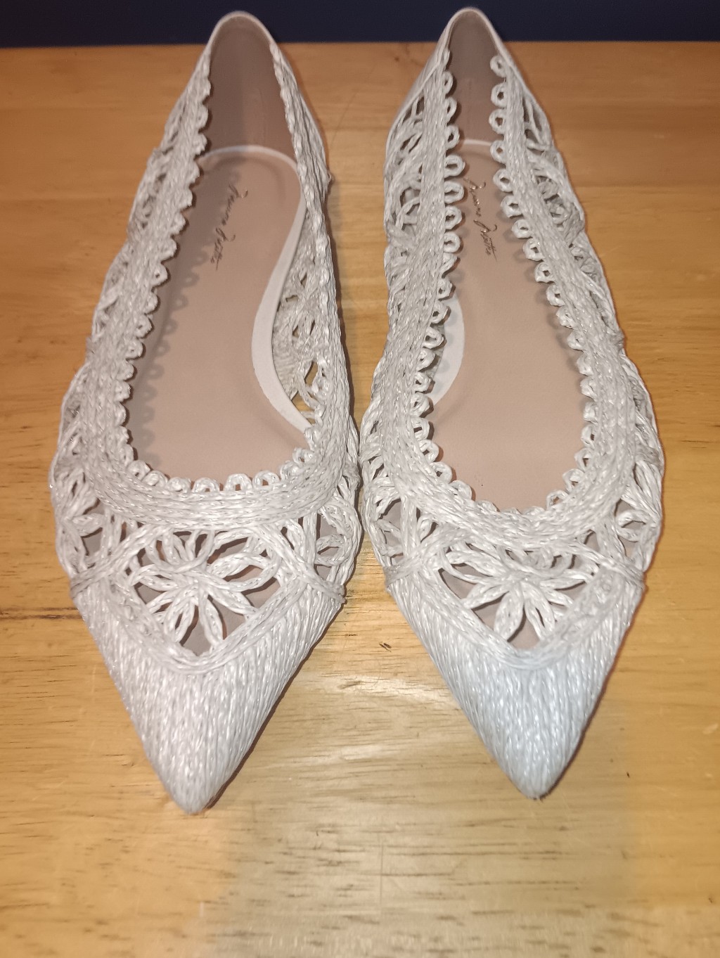 Massimo Matteo White Crochet Pointed Toe Flats Size 7